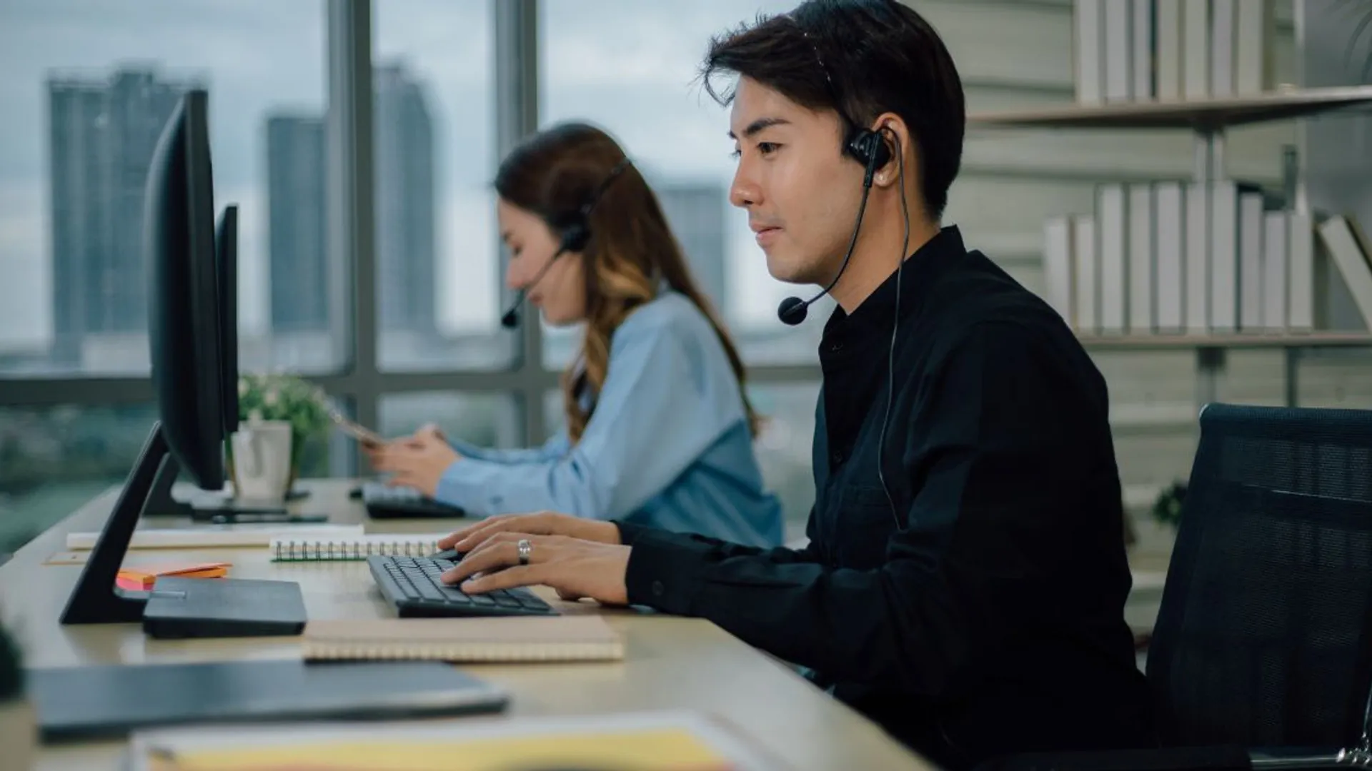 Hình ảnh đội ngũ hỗ trợ khách hàng